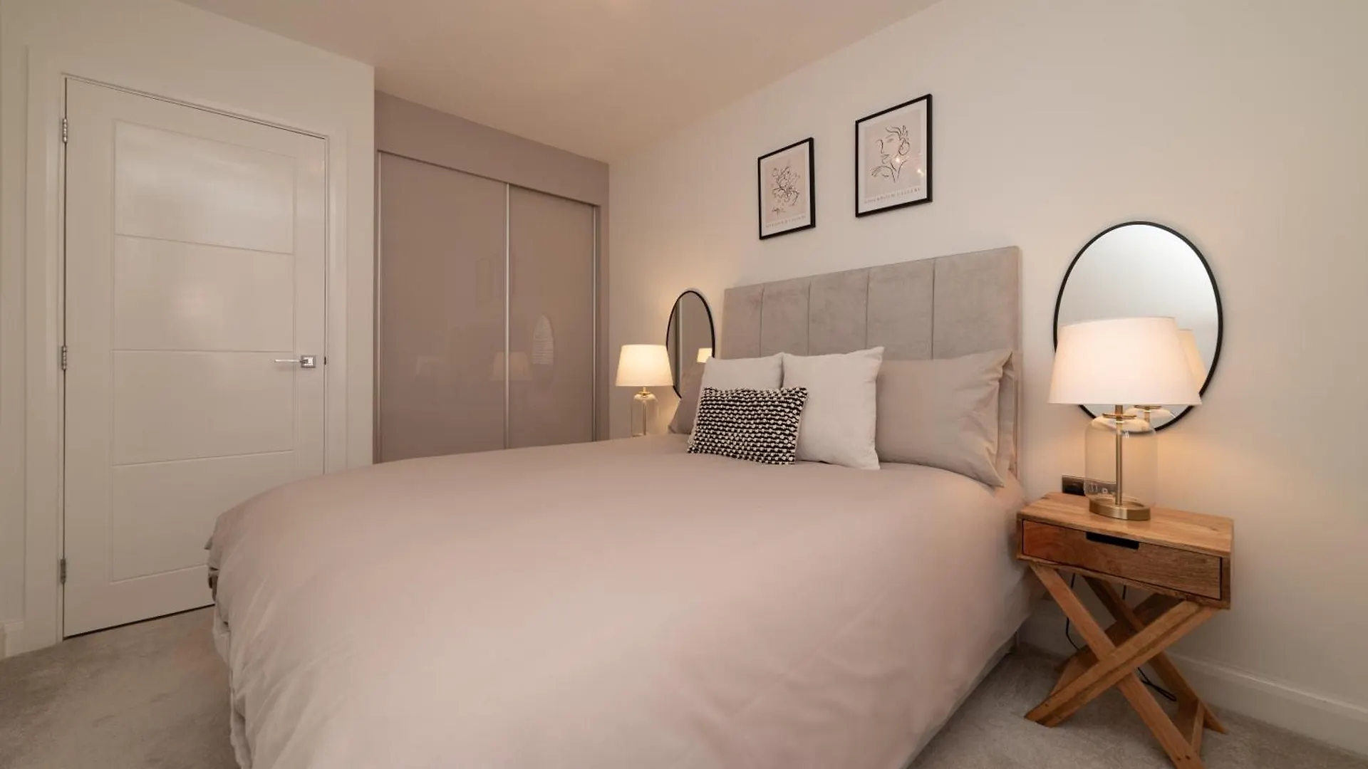 Luxury Duplex 2-Bed Apartment Fruit Market Marina Kingston upon Hull 0*,  United Kingdom